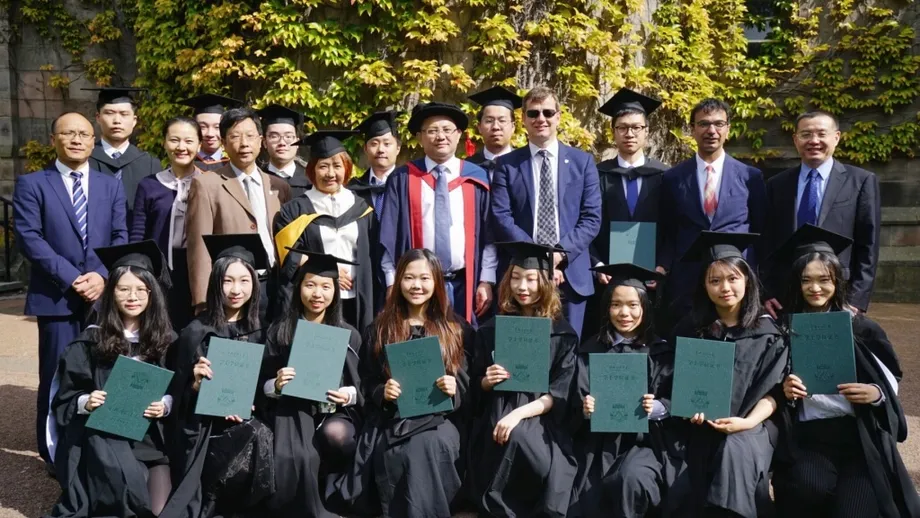Biaya yang Meningkat dan Aturan Visa yang Lebih Ketat Mendorong Mahasiswa China Mempertimbangkan Kembali Gelar dari Inggris