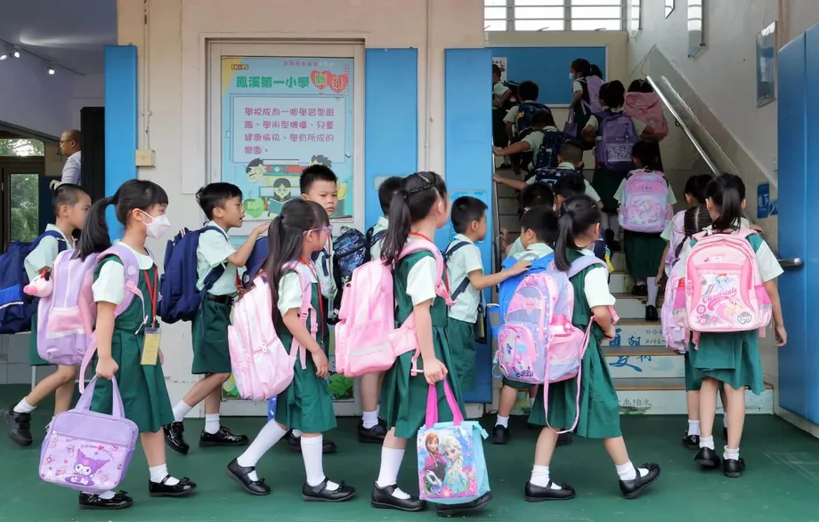 Kurikulum Bahasa Inggris Baru Hong Kong: Keamanan Nasional dan Patriotisme Jadi Fokus Utama di Sekolah Dasar
