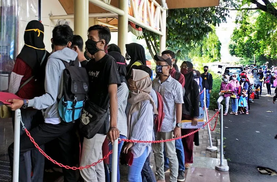 Krisis Pengangguran di Indonesia: Bursa Kerja, Tekanan Ekonomi, dan Perjuangan Mendapatkan Pekerjaan Layak