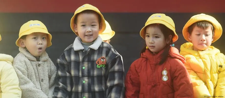 Subsidi Tunjangan Anak China Sebesar $500: Bisakah Insentif Tunai Membalikkan Krisis Angka Kelahiran?