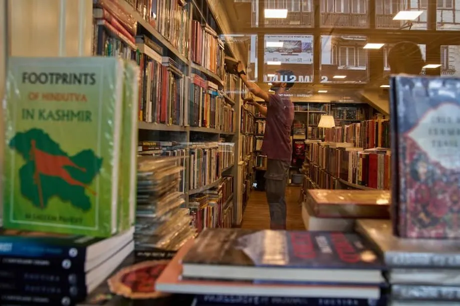 Pelarangan Buku di Kashmir: Sensor, Ingatan, dan Perebutan Narasi