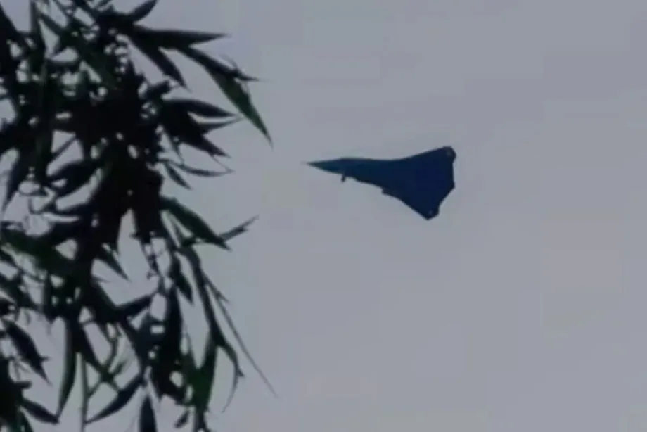 Jet Siluman Baru China: Tantangan Baru bagi Dominasi Udara AS dalam Persaingan Jet Tempur Generasi Keenam