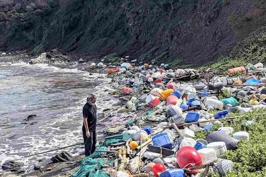 Krisis Sampah Plastik: Bagaimana Polusi dari Asia Membanjiri Laut Jepang dan Upaya Penanganannya