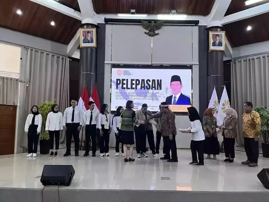 Langkah Ambisius Indonesia Mengirim Pekerja ke Luar Negeri: Gaji Tinggi, Manfaat Ekonomi, dan Tantangan ke Depan
