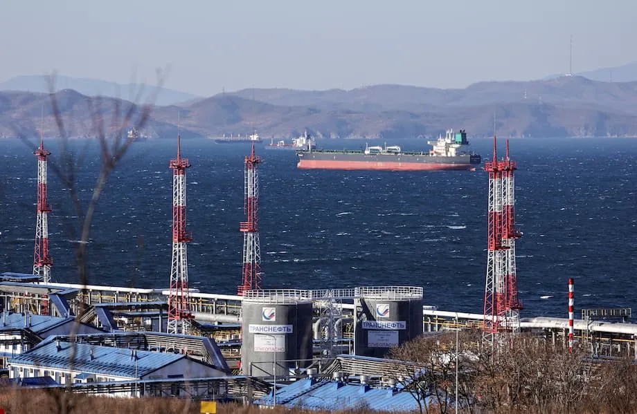 China Meningkatkan Impor Minyak Rusia saat Tarif AS Menghantam India: Geopolitik, Perdagangan, dan Masa Depan Arus Energi Global