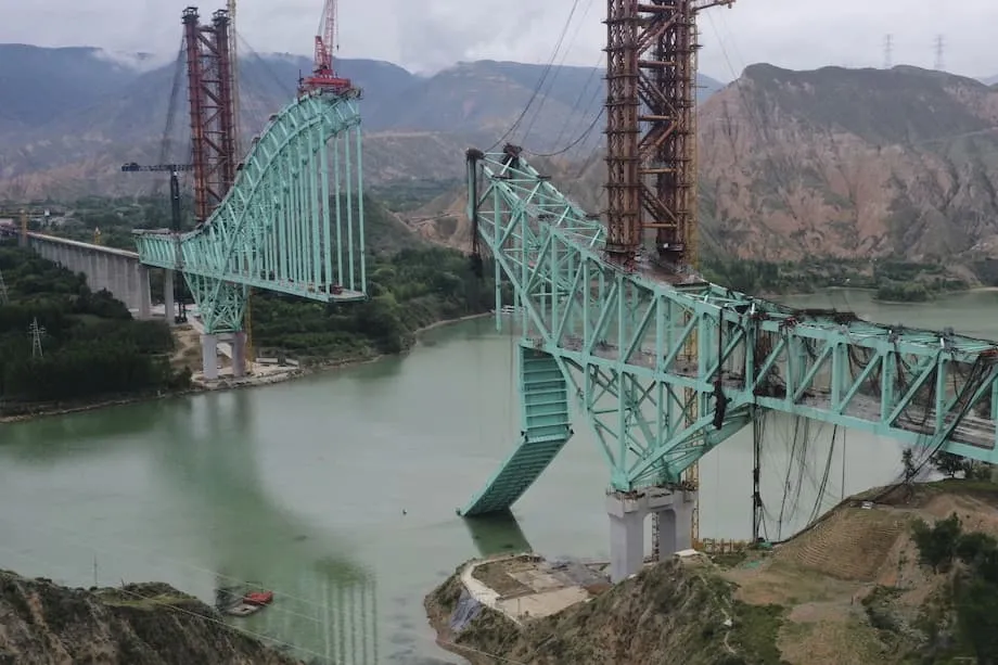 Tragedi di Sungai Kuning: Jembatan Ambruk di Qinghai, China, Menewaskan 12 Orang