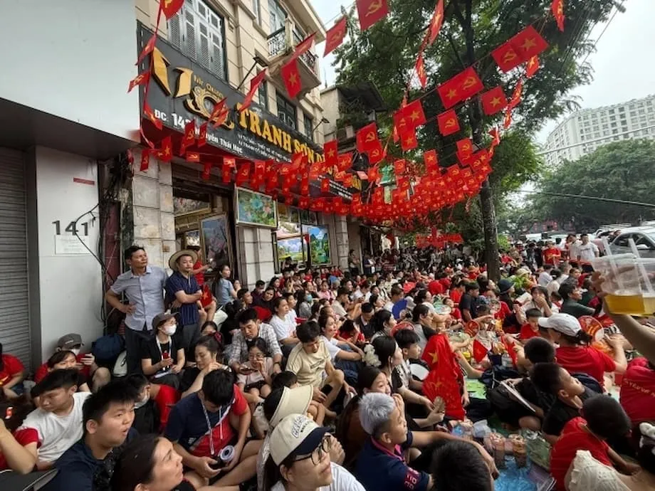 Warga Hanoi Membuka Pintu: Semangat Kebersamaan Terpancar Selama Gladi Bersih Parade Hari Nasional