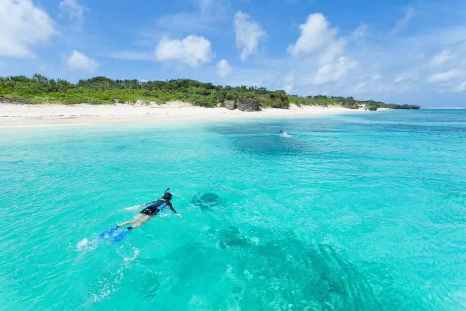 Liburan Pantai di Okinawa: Destinasi Tropis Jepang