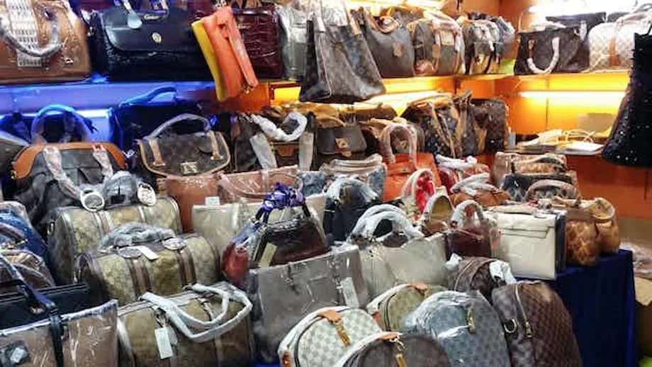 Video TikTok mendorong penjualan tas mewah palsu dari China di tengah perang tarif