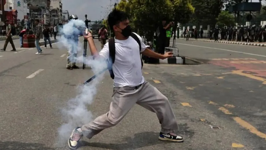 Protes Gen Z di Nepal tewaskan 19 orang di tengah bentrokan terkait pemblokiran media sosial dan korupsi