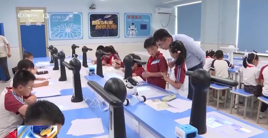 China Luncurkan Kurikulum AI Nasional di Sekolah
