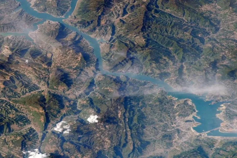 Bendungan Raksasa di Dataran Tinggi Tibet dan Bentuk Baru Strategi Energi Bersih China