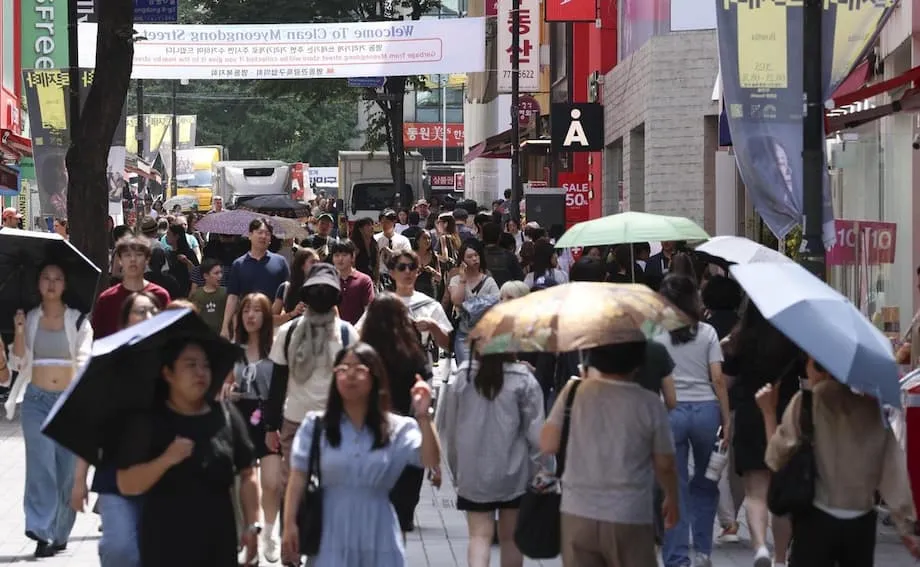 Rencana Korea untuk mengizinkan rombongan wisatawan China masuk tanpa visa picu penolakan publik, kekhawatiran kesehatan, dan perdebatan politik yang lebih luas