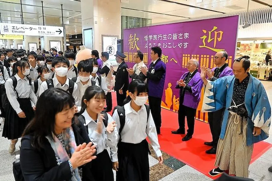 Keramaian Kyoto Mendorong Sekolah-Sekolah Jepang Memikirkan Ulang Karyawisata