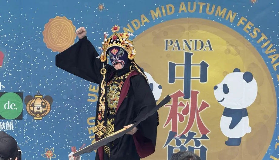 Festival Pertengahan Musim Gugur Panda Ueno menarik banyak pengunjung dan semarak budaya di Tokyo