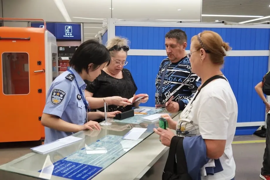 Kebijakan Bebas Visa China Mendongkrak Peringkat Beijing dan Shanghai di Tingkat Global
