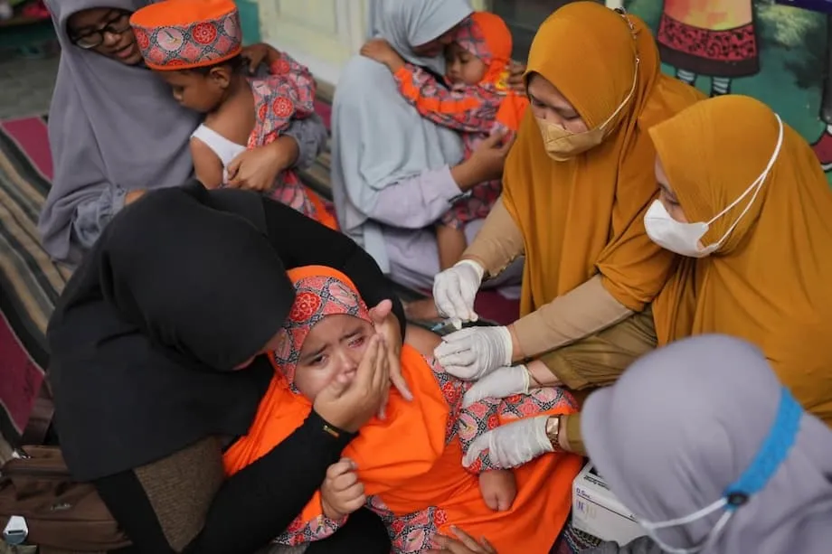 Kekhawatiran soal Kehalalan Picu Keraguan terhadap Vaksin Campak di Indonesia