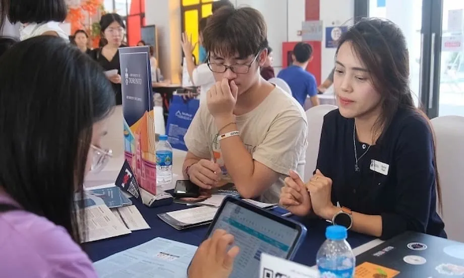 Mahasiswa Vietnam Terus Meraih Beasiswa Pearson Universitas Toronto