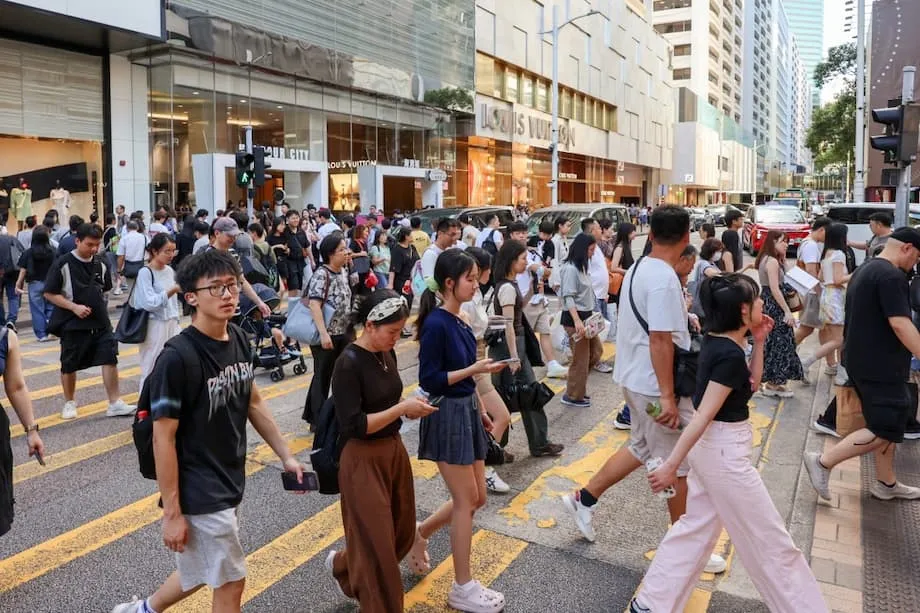 Hotel di Hong Kong penuh saat libur Hari Nasional, tetapi acara yang berakhir lebih awal mendorong perjalanan pulang-pergi