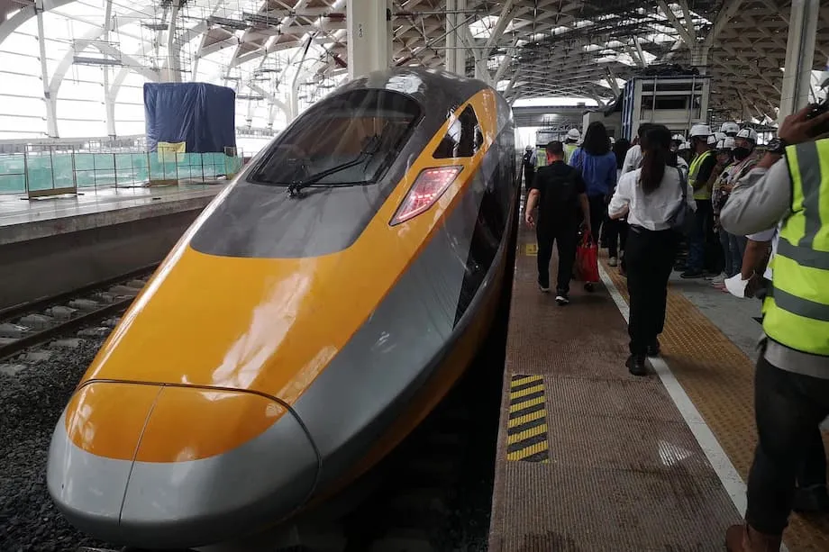 Indonesia Memulai Pembicaraan Utang dengan China untuk Kereta Cepat Whoosh