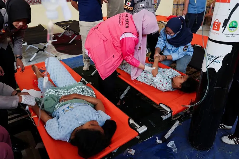 Indonesia menangguhkan dapur bermasalah dan memperketat pengawasan program makan gratis setelah keracunan massal