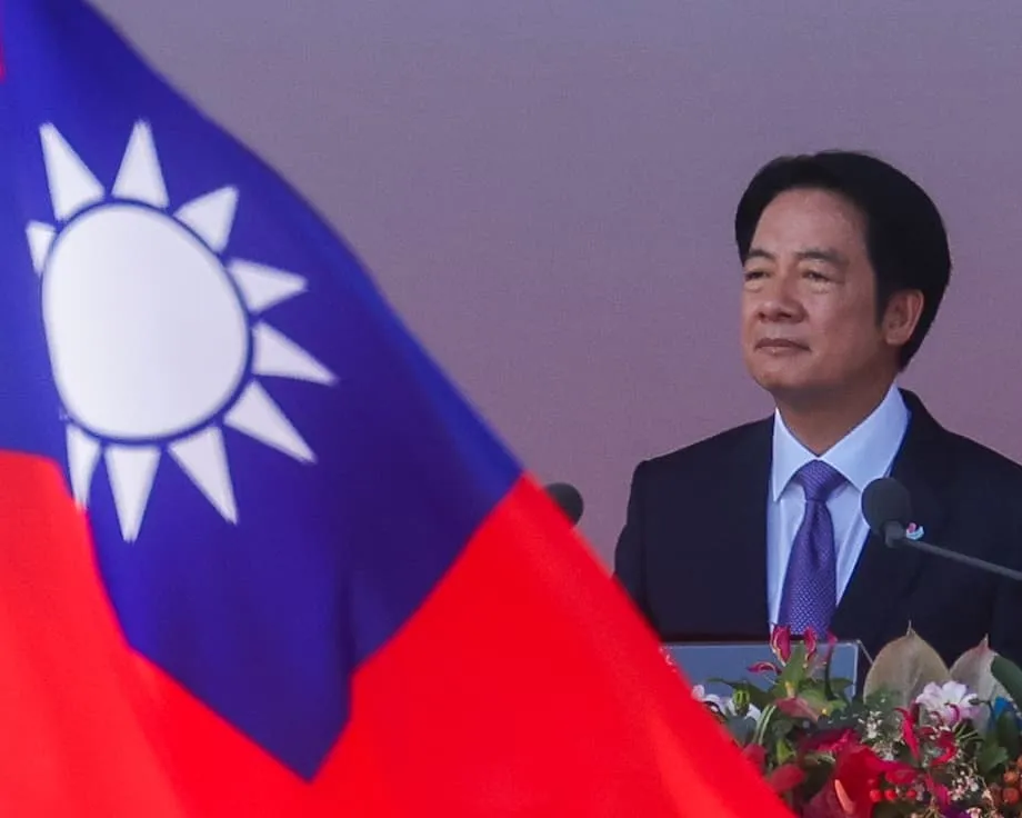 China menawarkan hadiah bagi pihak yang memberi informasi tentang personel operasi psikologis Taiwan, saat Taipei memperkuat pertahanan
