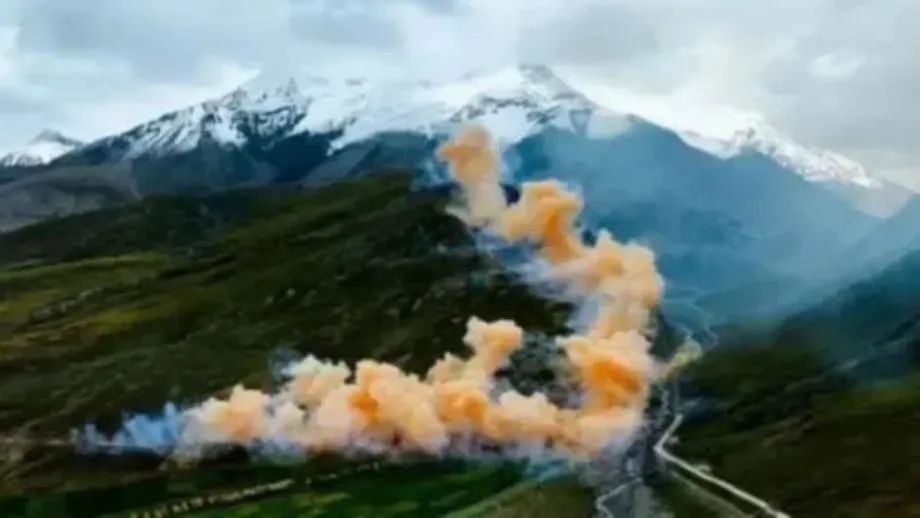 China Pecat Pejabat Terkait Pertunjukan Kembang Api Arc'teryx di Tibet