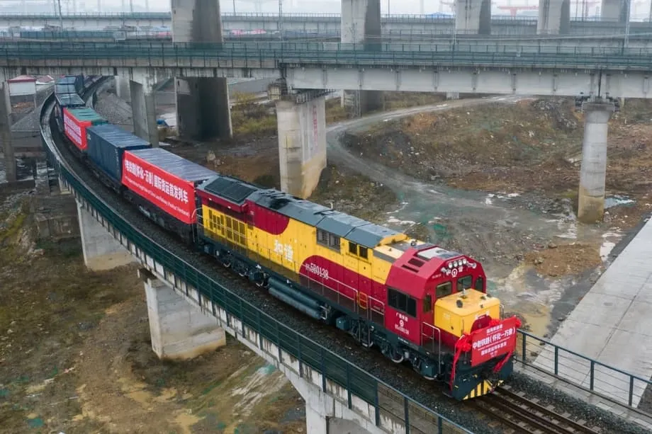 Menelusuri Koridor Kalium: Bagaimana Kereta Api China-Laos Mengamankan Pasokan dan Menggeser Kekuatan Perdagangan