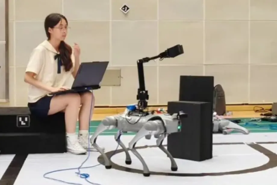 Unitree membuka kursus bagi siswa untuk melatih robot anjing dengan platform Go2