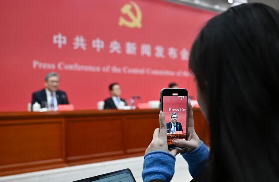 Sidang Pleno Keempat China merancang dorongan teknologi, penataan pasar, dan pembersihan besar-besaran di militer