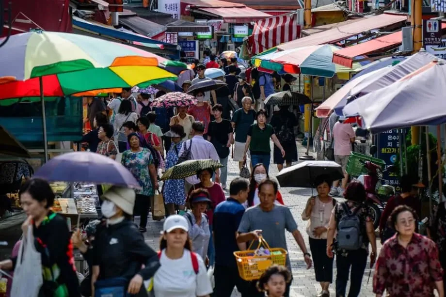 Pembunuhan mahasiswa Korea di Kamboja memicu gelombang kecaman di dalam negeri, para pakar menyerukan agar masyarakat menahan diri