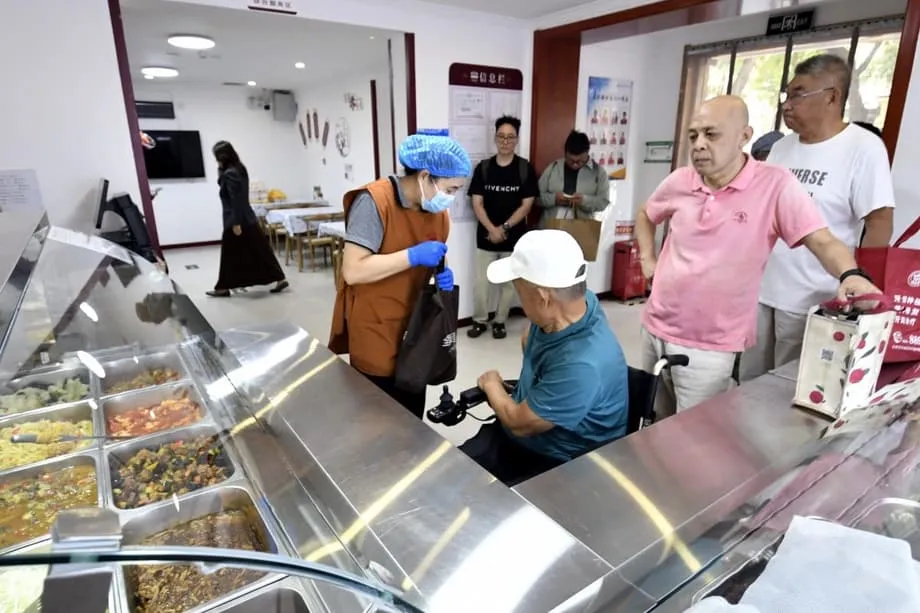 Material baru, perawatan hewan peliharaan, dan layanan lansia mendorong perekrutan di China meski pasar kerja lesu