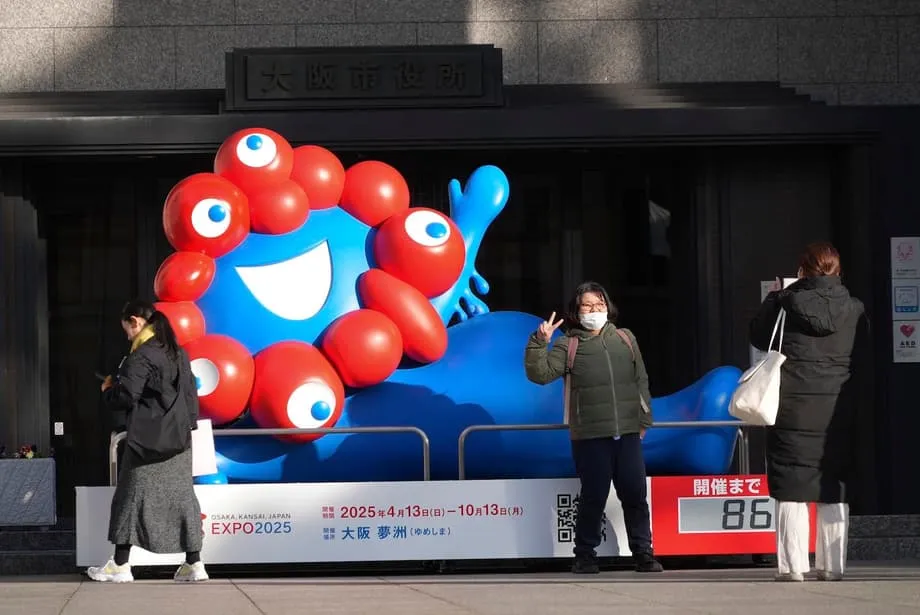 Bagaimana Maskot Expo Osaka Myakumyaku Berubah dari Sosok Menyeramkan Menjadi Ikon Kesayangan