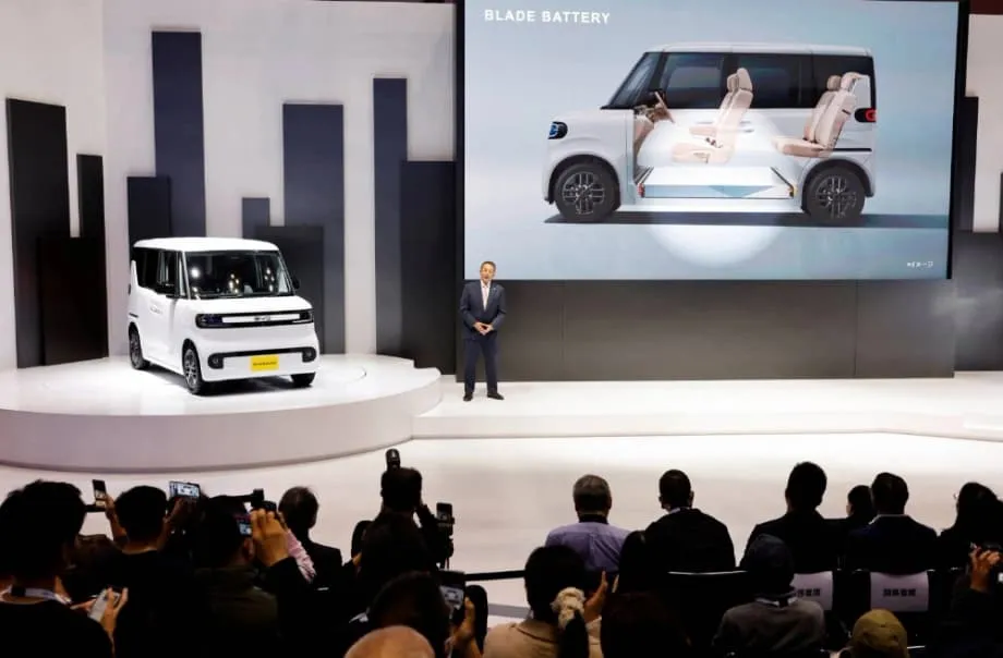 BYD memperkenalkan Racco, mobil listrik kei di Tokyo, saat persaingan di pasar mobil kecil Jepang memanas