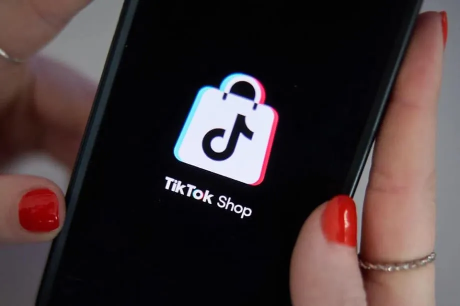Indonesia Perintahkan Platform E-commerce Hentikan Penjualan Pakaian Bekas Impor