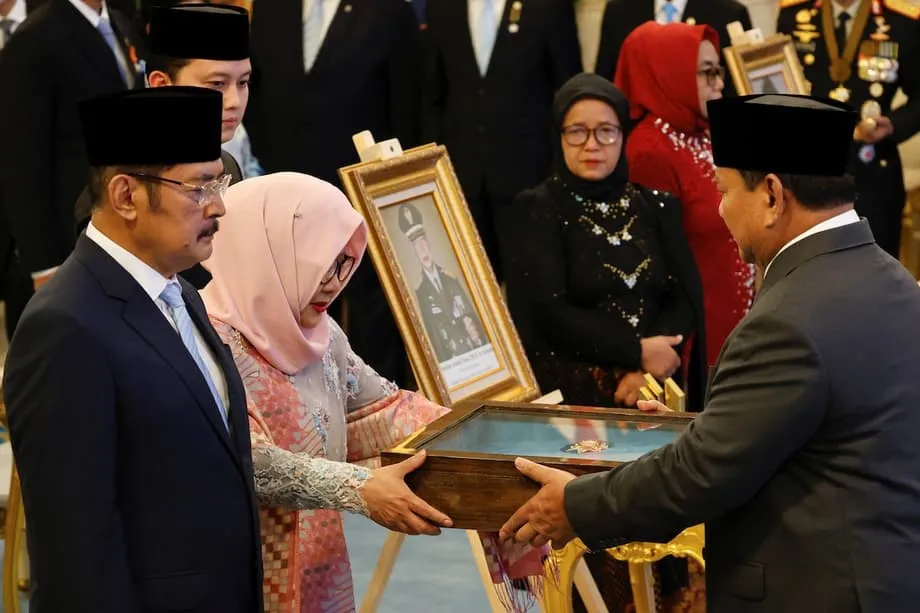 Indonesia menetapkan Suharto sebagai pahlawan nasional, memicu protes dan perdebatan