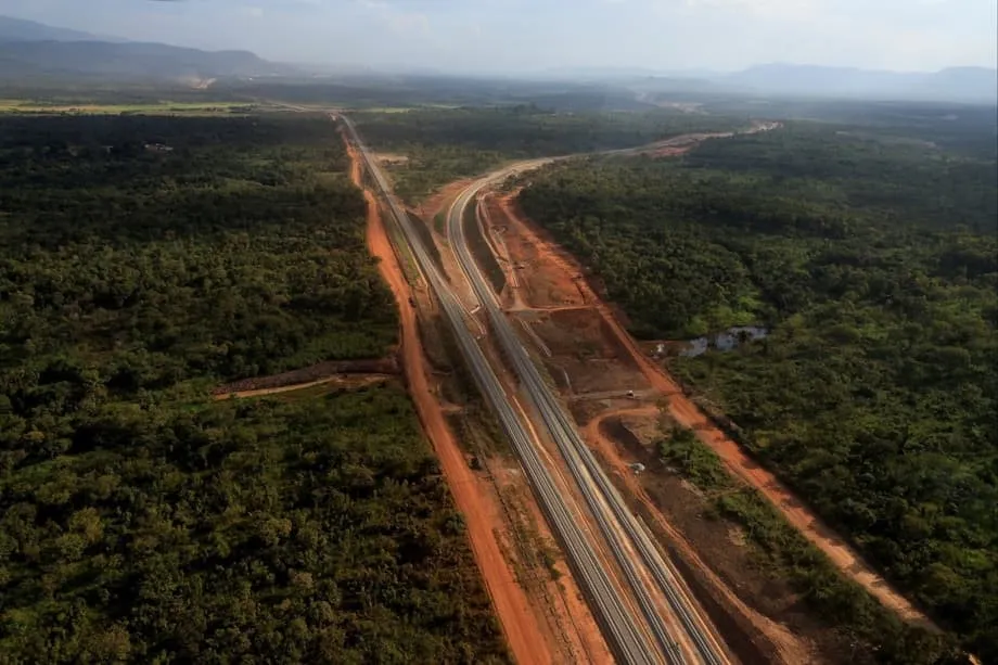Guinea Memblokir Lokomotif China di Tengah Tonggak Penting Proyek Tambang Simandou
