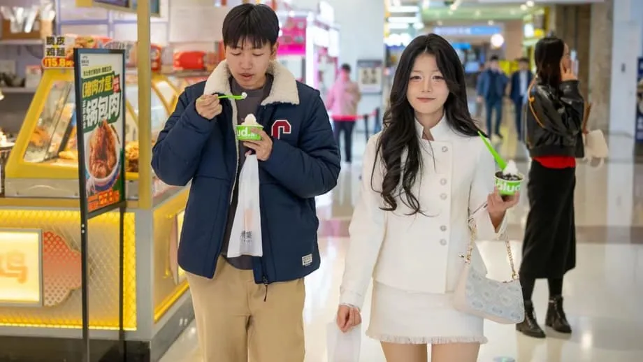 Mengapa Anak Muda China Menabung Alih-alih Berbelanja
