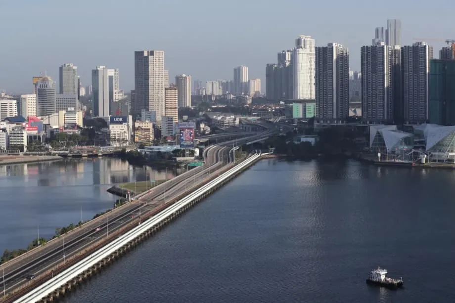 Penguatan Ringgit Menguji Daya Tarik Pekerjaan di Singapura bagi Warga Malaysia