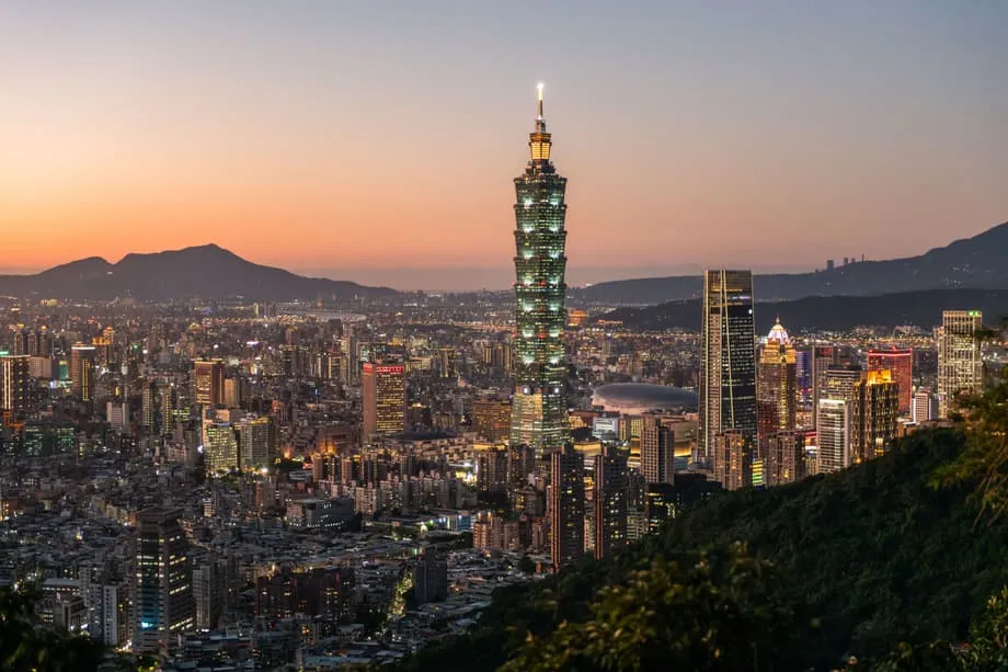 Ledakan AI Taiwan mendongkrak pertumbuhan, tetapi upah dan perumahan tertinggal