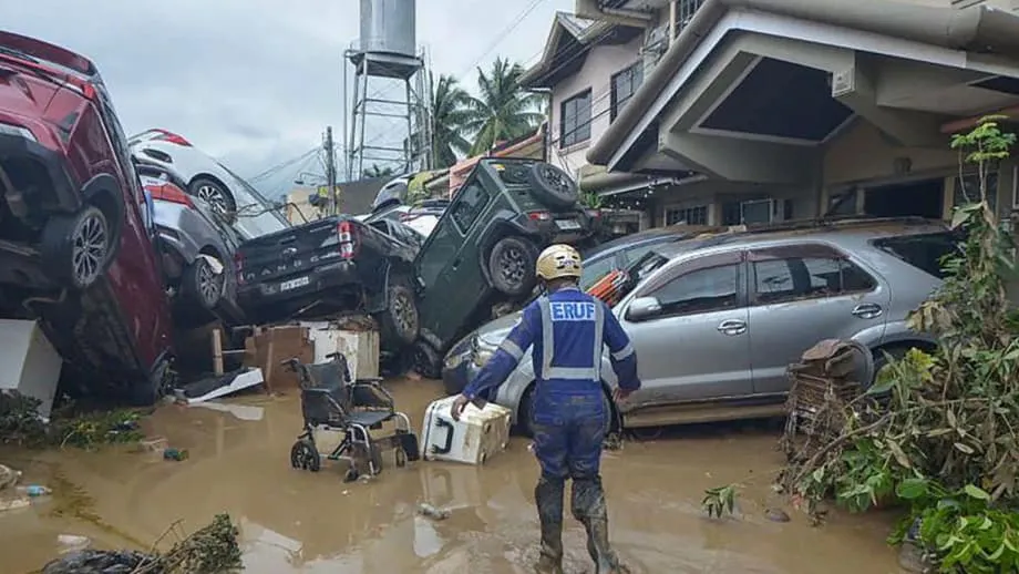 Cebu dilanda banjir yang belum pernah terjadi sebelumnya saat Topan Kalmaegi menerjang Filipina tengah