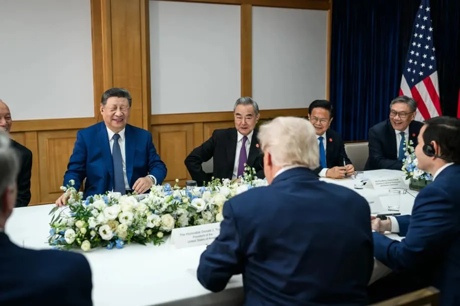 Foto APEC yang Jujur Menampilkan Xi Jinping Tersenyum, Menyingkap Perbedaan antara Panggung Global dan Citra di Dalam Negeri