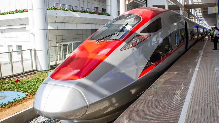 Kereta cepat Whoosh di Indonesia menghadapi tekanan utang yang kian berat