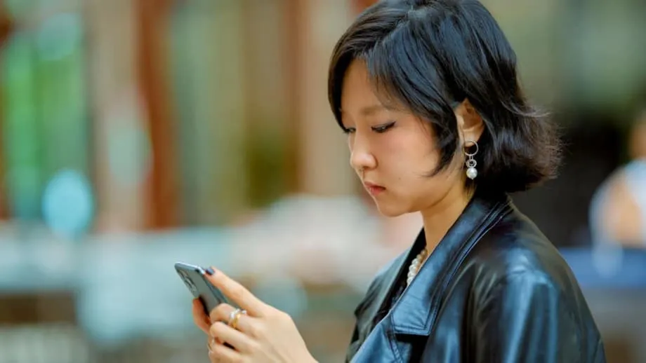Aplikasi 'Apakah Kamu Sudah Mati?' di China Menjawab Kecemasan Hidup Sendirian di Era Digital