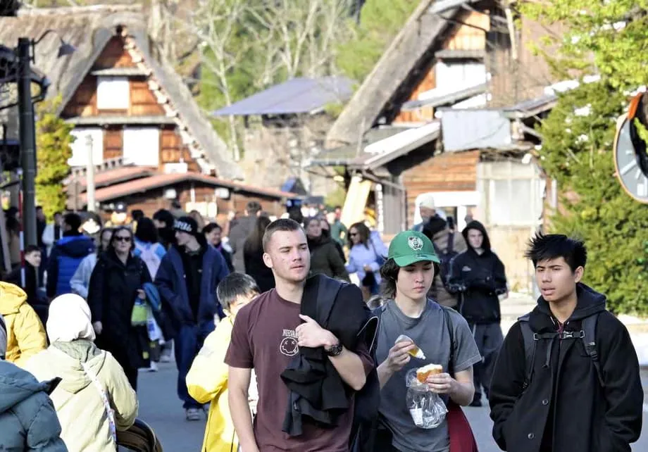 Pedesaan Jepang Terancam: Overtourism Mengusik Ketenangan Desa-Desa Bersejarah