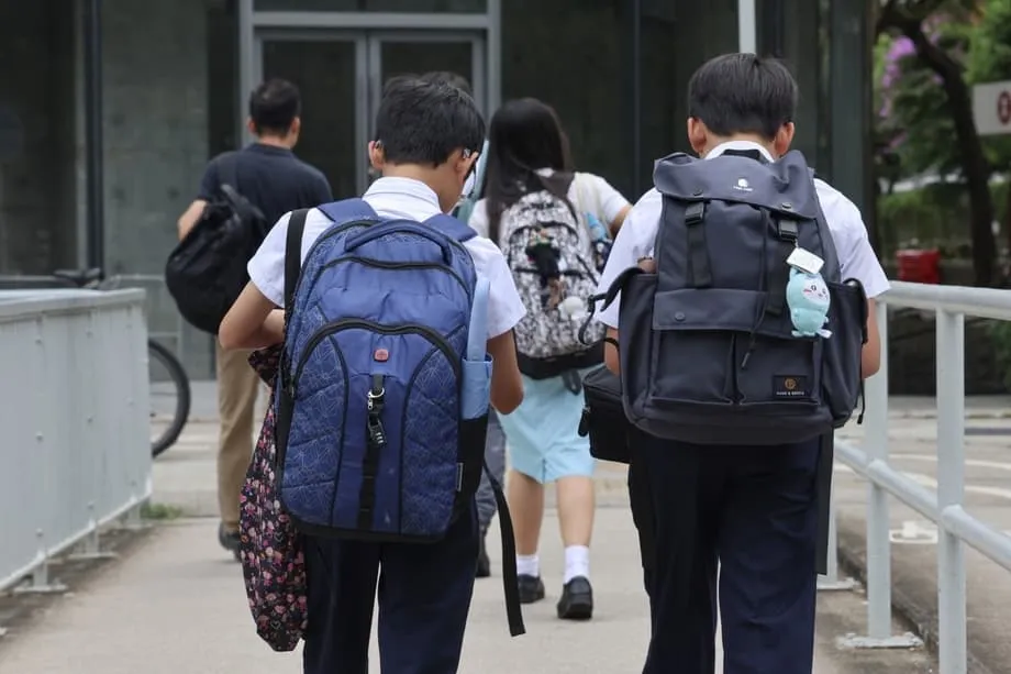 Hong Kong Akan Merombak Kebijakan Bahasa di Sekolah Seiring Menurunnya Kemampuan Bahasa Inggris
