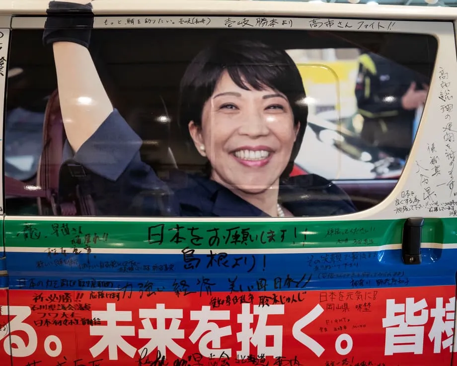 "Sanamania" Dorong Perdana Menteri Perempuan Pertama Jepang Menuju Kemenangan Telak dalam Pemilu