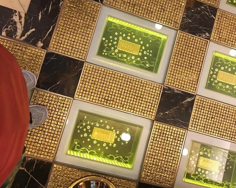 Grand Emperor Hotel di Makau Jual Batu Bata Emas di Lobi Senilai $13 Juta
