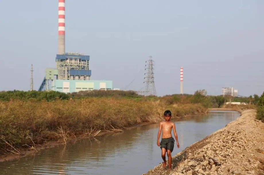 Pembalikan Kebijakan PLTU Batu Bara Indonesia Membayangi Masa Depan Transisi Energi
