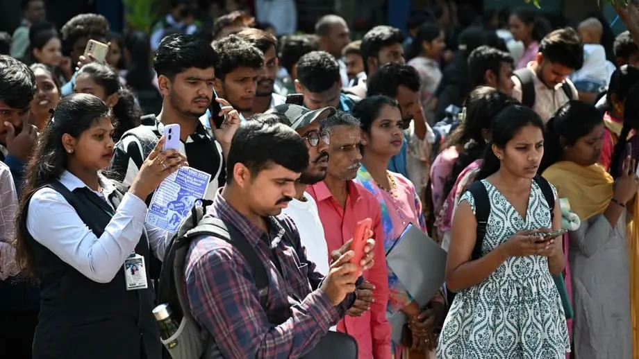 Revolusi Demografi India yang Senyap: Dari Bom Populasi Menuju Masyarakat yang Menua